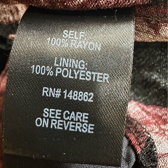 Torrid Plus Size 2 Black Red Floral Gauze Tie Back V Neck Shorts Romper 18-20 - Picture 10 of 11